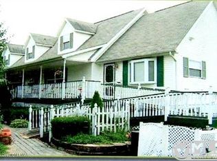 110 Country Heritage Dr, Stroudsburg, PA 18360