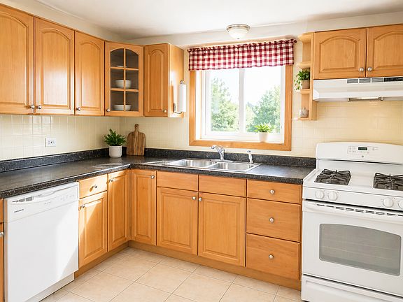 4th image of 8435 W Oak Ave #3