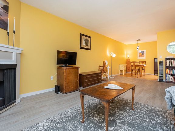 4th image of 9682 134th St #407