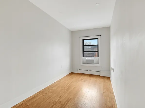 318 Van Brunt Street image 7 of 8