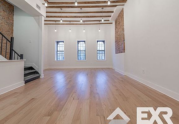 2nd image of 928 Hancock St #33