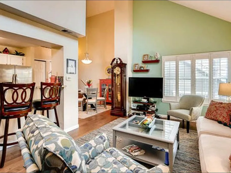 6775 S Ivy St #B7 — Photo 5