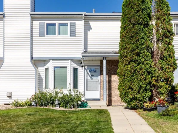 67 S Elwell Close, Red Deer, AB T4R 2E1