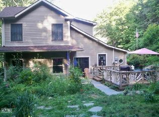 15 Algonquin Trl, Sandy Hook, CT 06482