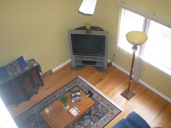 4th image of 1 Gaslight Ln