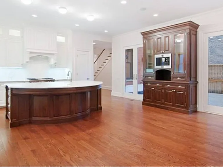 600 W Belden Ave — Photo 4