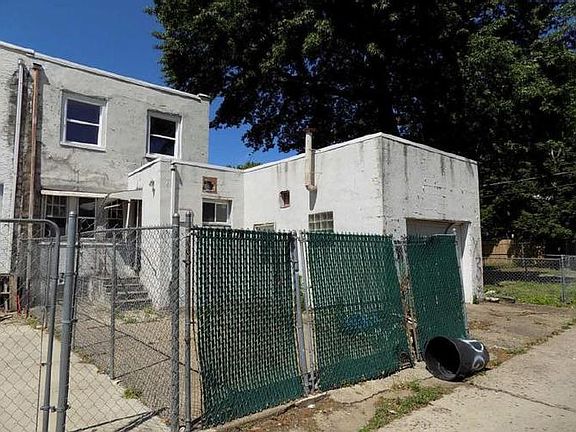 2nd image of 1800 44th St