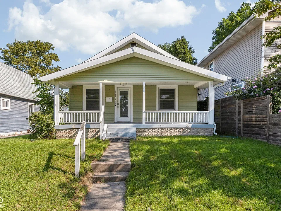 1212 E Bradbury Ave