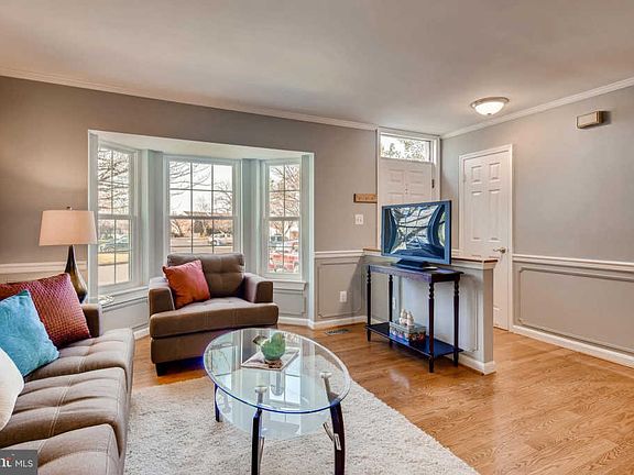 3rd image of 725 Orley Pl