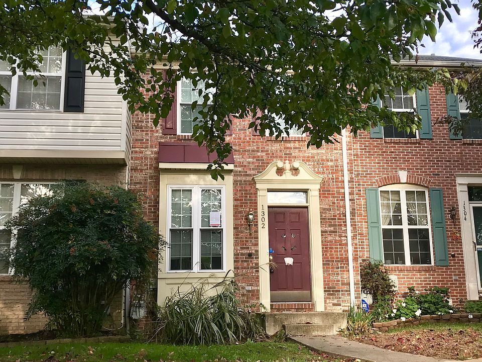 1st image of 1302 Banyan Cir