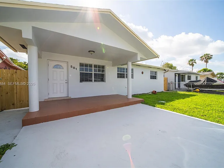 501 SW 120th Ave — Photo 30