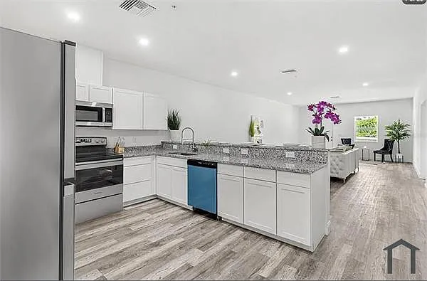 4 bed, 1800 sqft, $2,400 — Photo 1