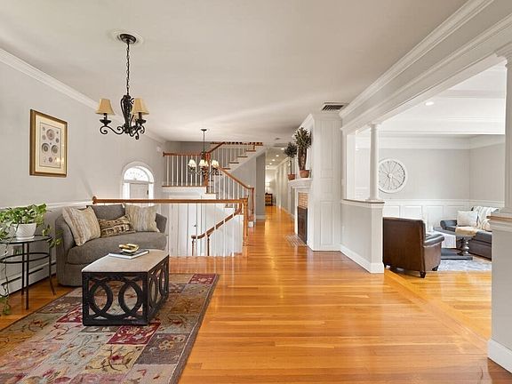 4th image of 12 Apple Hill Ln
