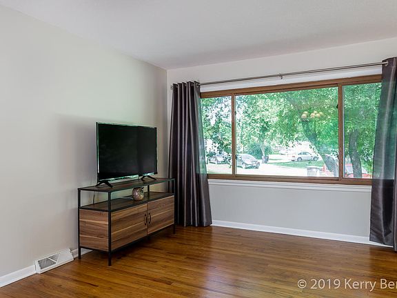 3rd image of 218 7th Street Cir