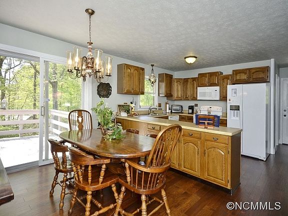 4th image of 38 Starlight Ln
