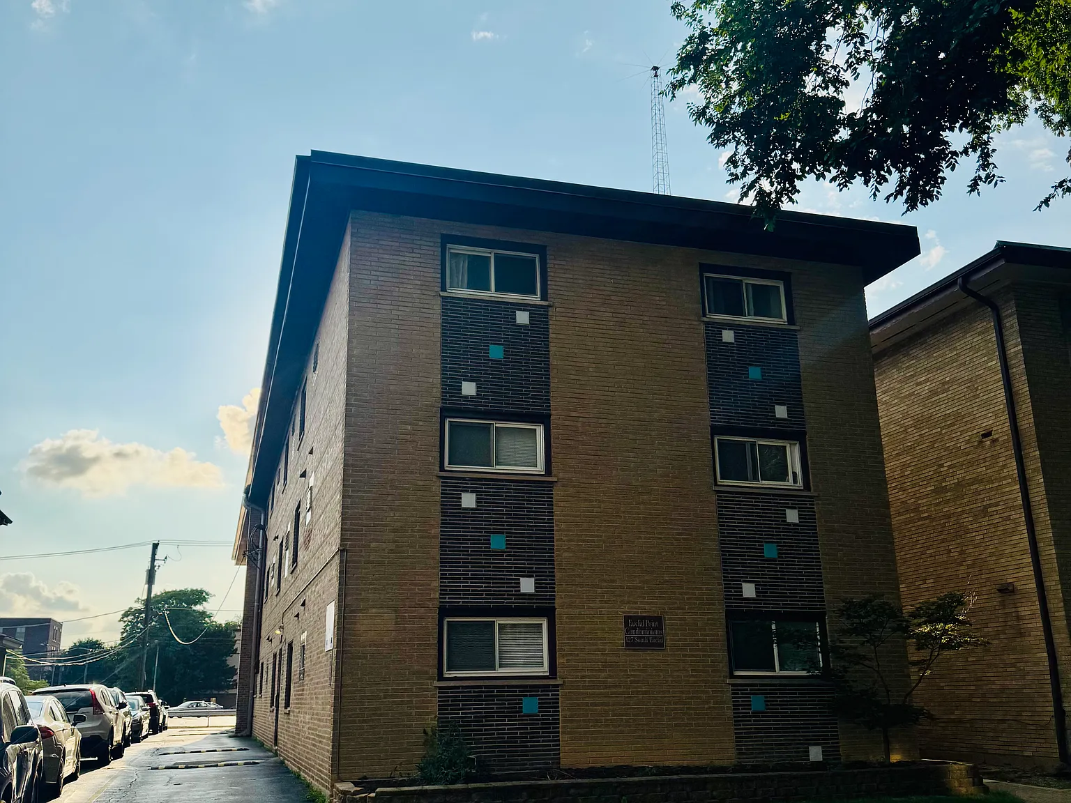 2 bed, 1000 sqft, $1,700 — Photo 1