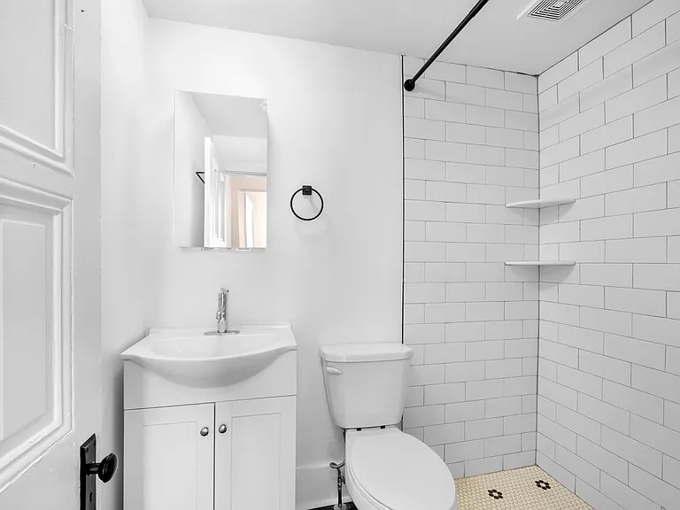 2025 Pine St #1F — Photo 6