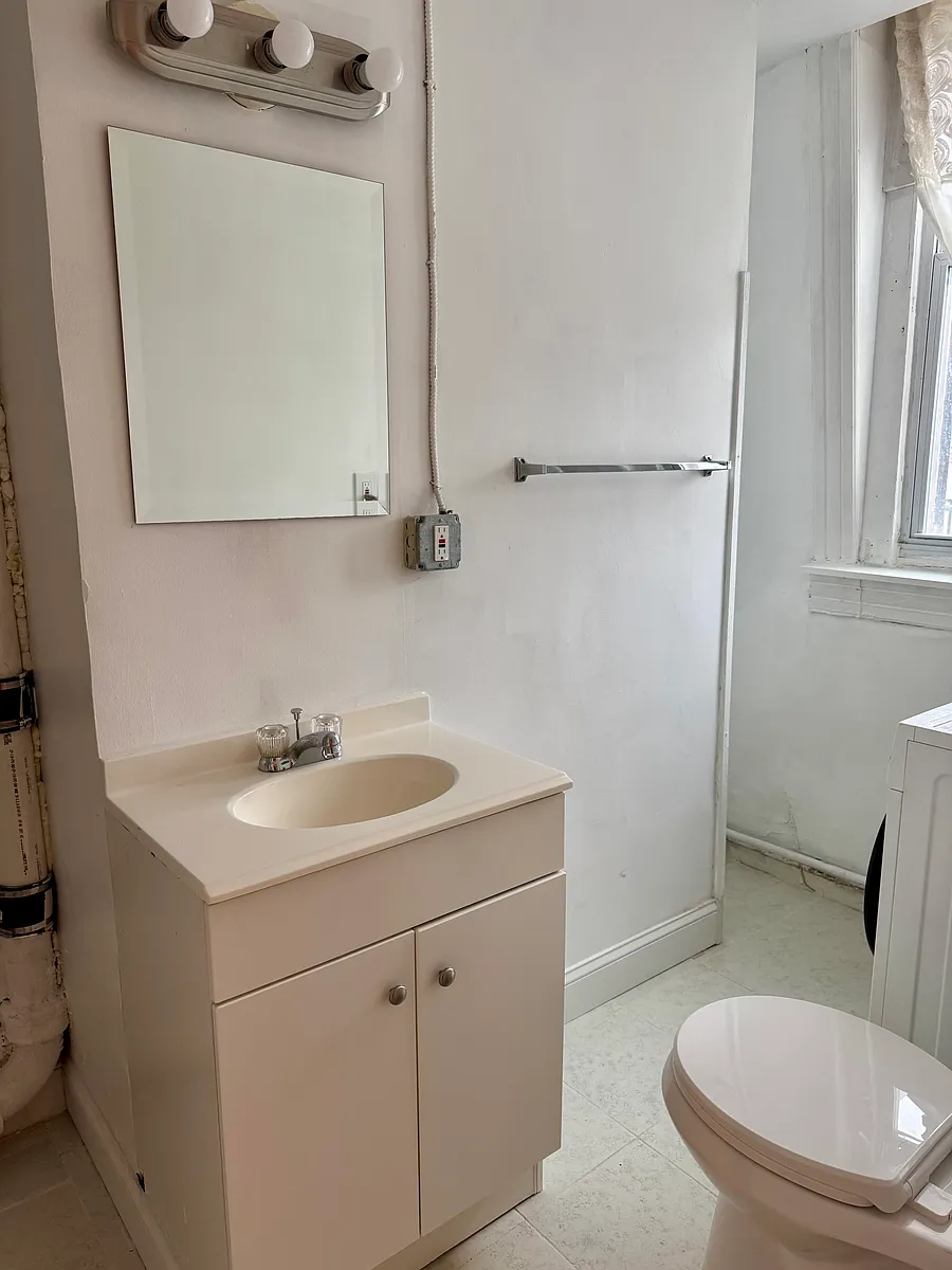 Building Photo - 1218 N Calvert St #4