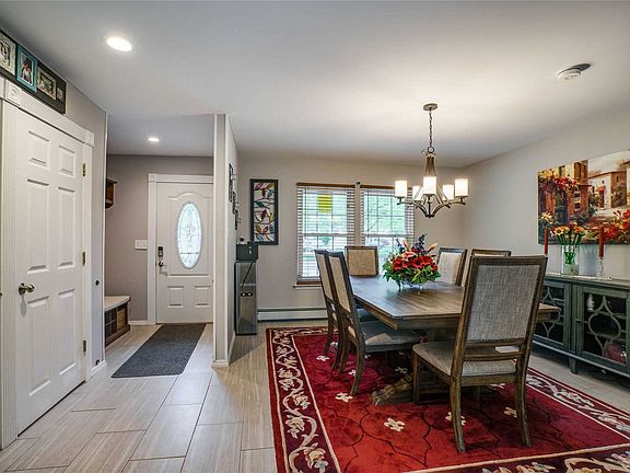 2nd image of 12 Sugarbush Ln