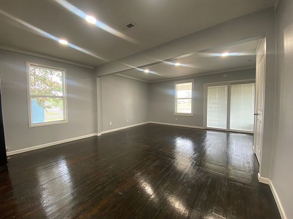 3rd image of 303 W Watauga Ave #4