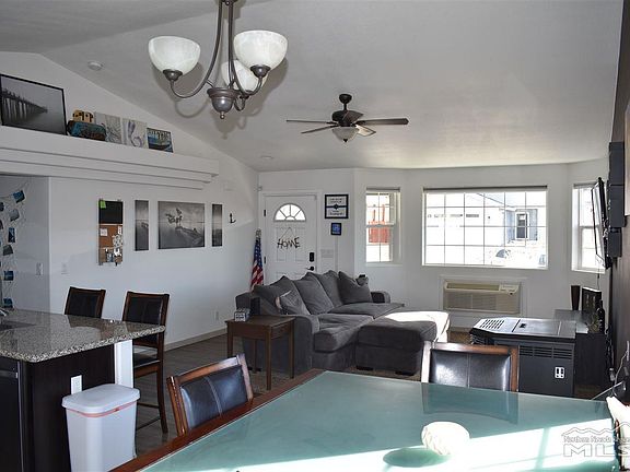 4th image of 260 Walker St