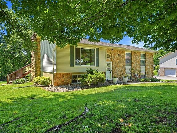 3rd image of 751 Crestview Cir