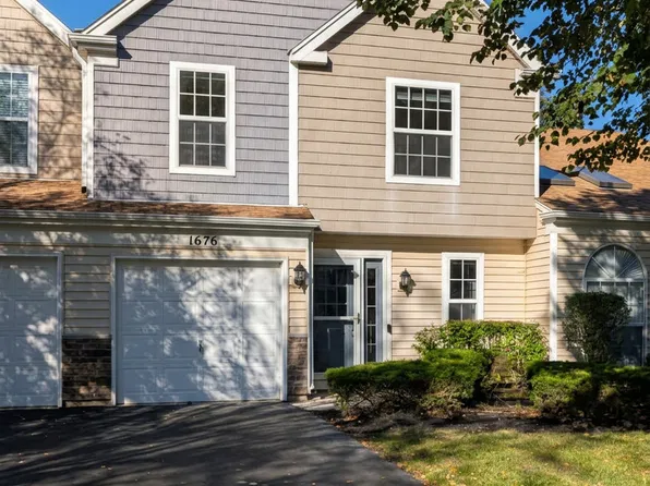 1676 Pebble Beach Cir #1676, Elgin, IL 60123