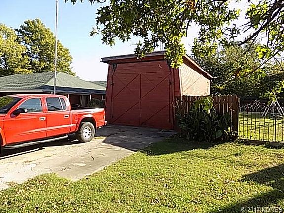 2nd image of 400 Grimes Ave