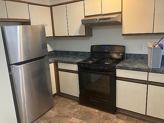 1st image of 15 Stacey Ln #1