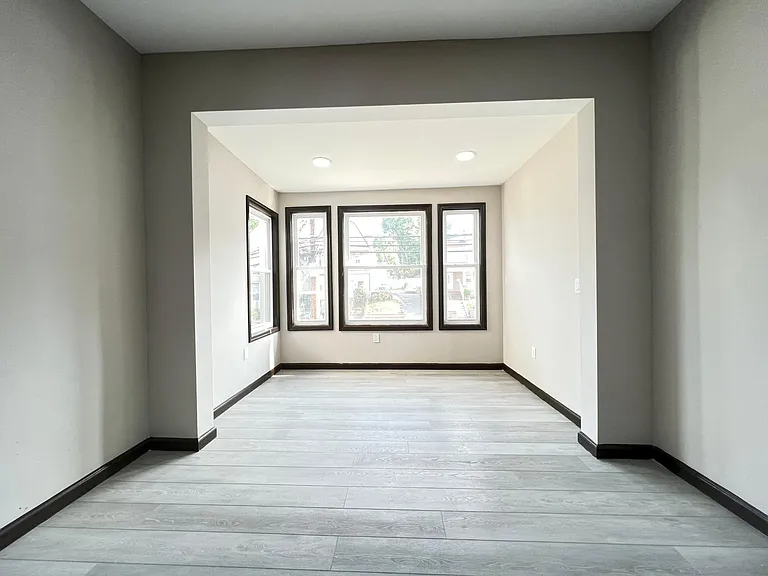 163 Elwood Ave #1R — Photo 7