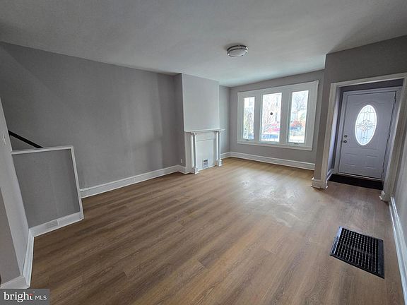 5th image of 455 Roxborough Ave