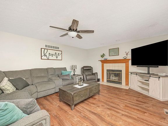 3rd image of 512 Patterson Ct