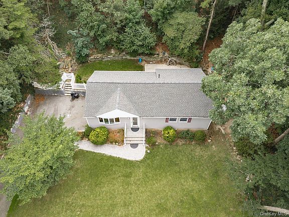 3rd image of 6 Valleywood Road