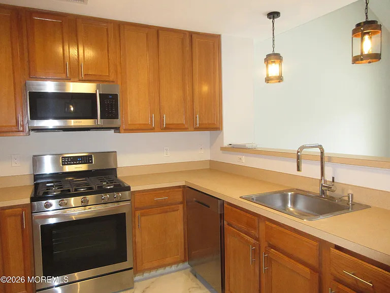 30 Oxford Ct — Photo 9