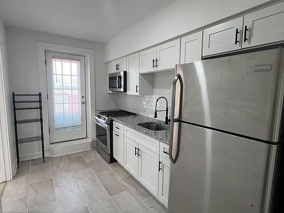 5th image of 4321 Sheldon Ave #1