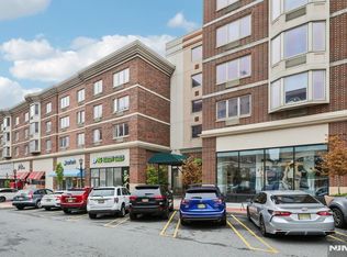 1111 City Pl, Edgewater, NJ