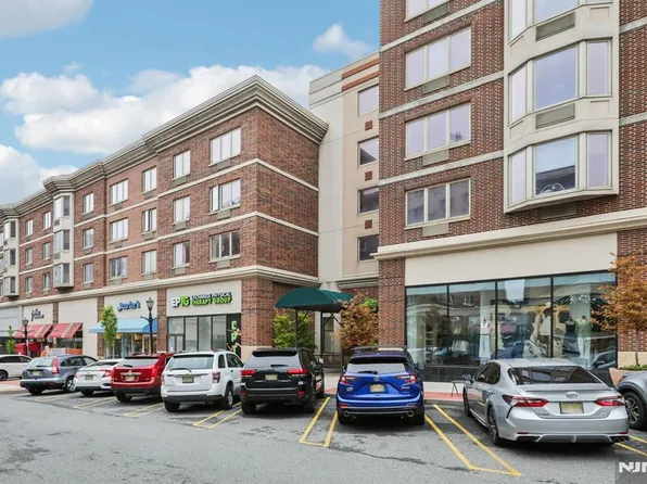1111 City Pl, Edgewater, NJ 07020