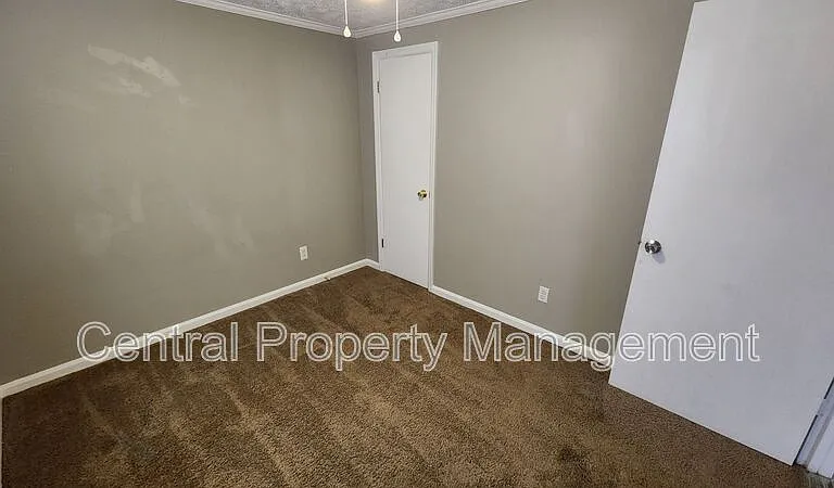 300 Florence Dr — Photo 10