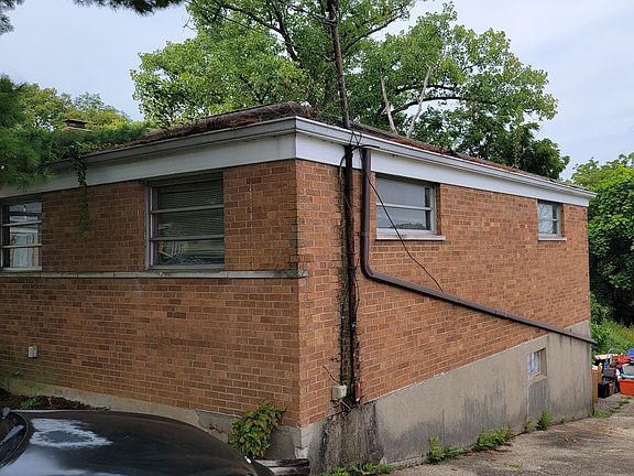 2nd image of 843 Woodyhill Dr