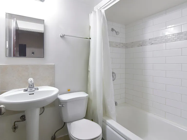 1540 Haro St #112 — Photo 9