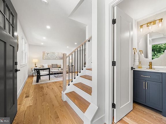 5th image of 2851 Edgelea Rd