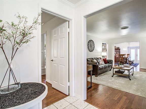 4th image of 3805 Glenwood Dr