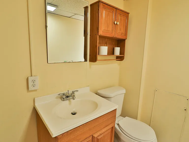 1303 James St — Photo 28