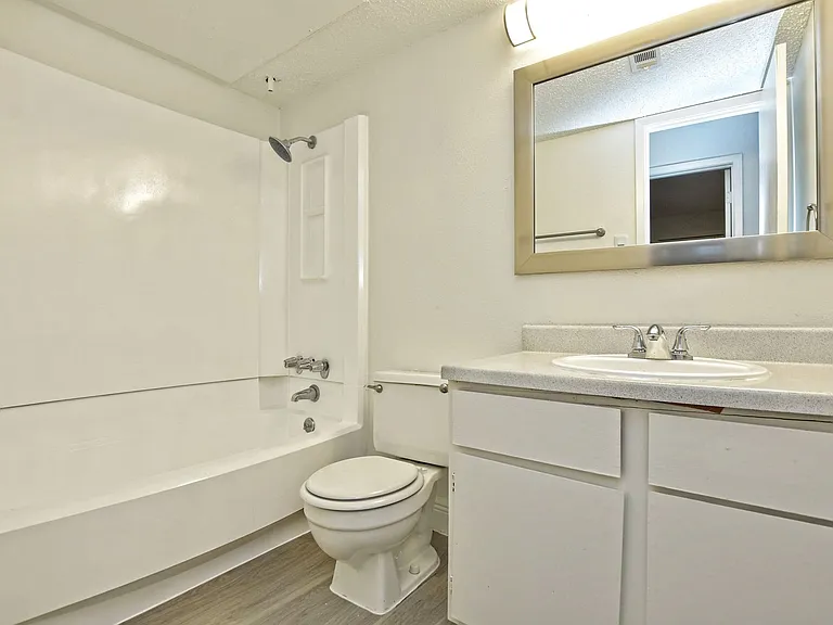 St. Edwards Place Apartments — Photo 38
