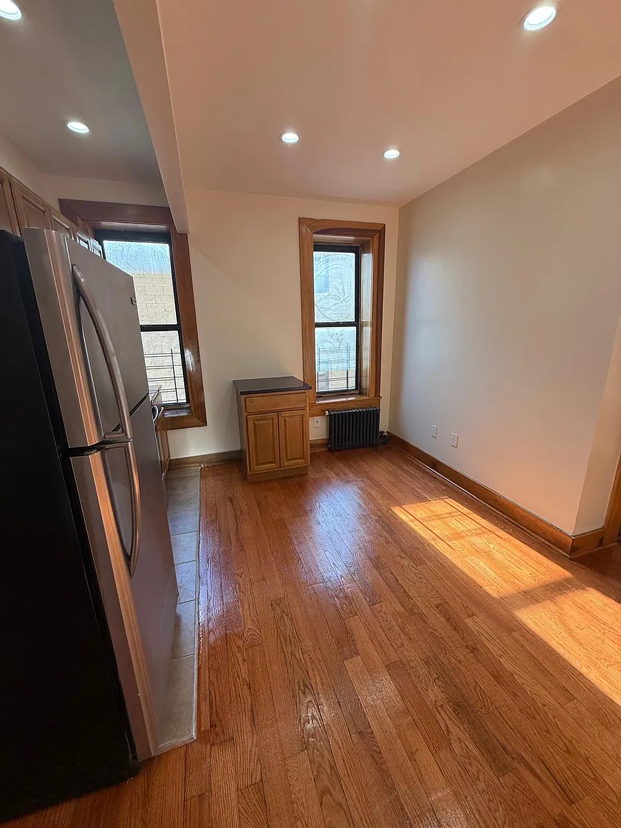 Building Photo - 701 Avenue C #B3