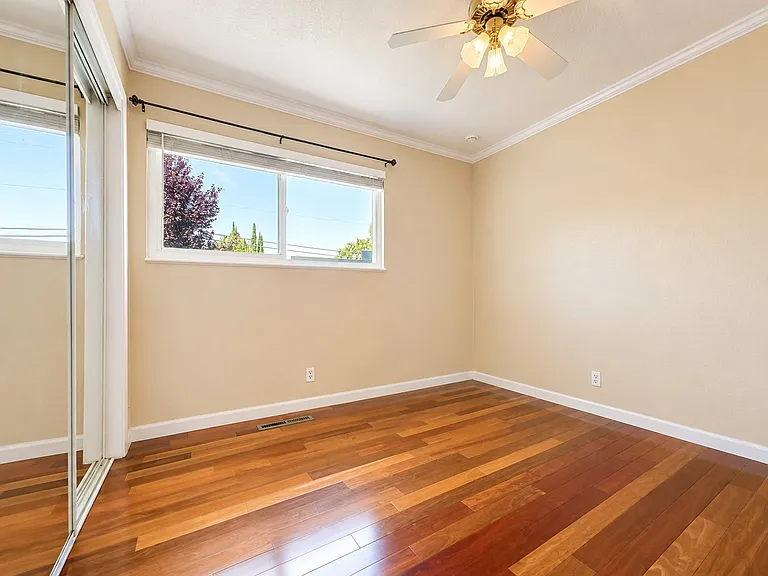 576 Virginia Ave — Photo 11