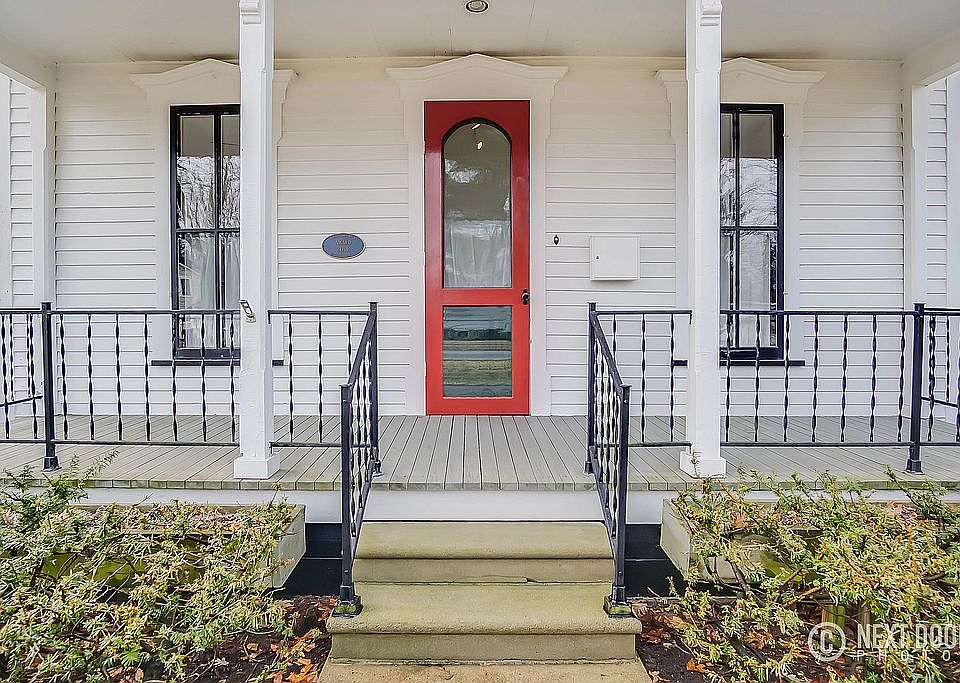 1st image of 215 E Sophia St