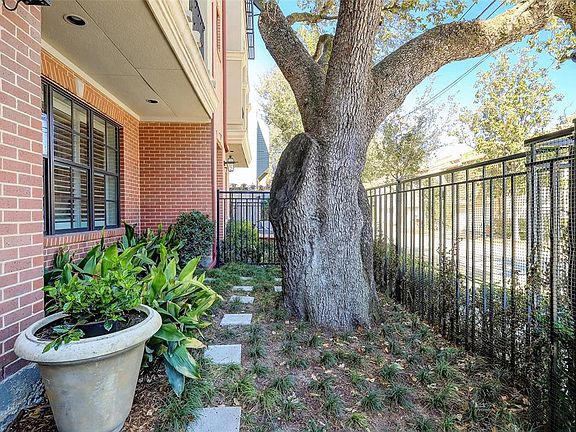 3rd image of 2510 Mandell St APT B