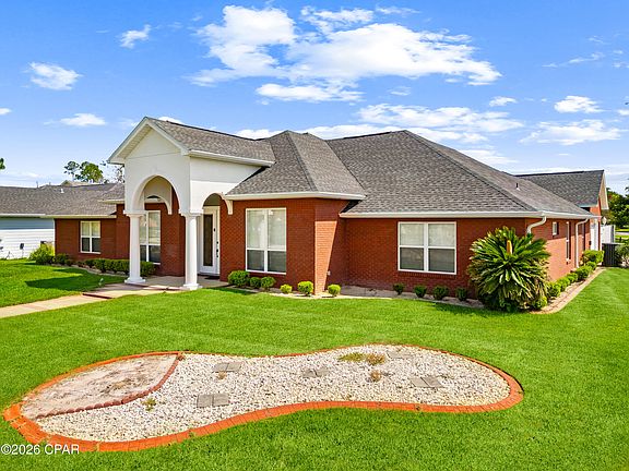 3rd image of 121 Cottonwood Cir