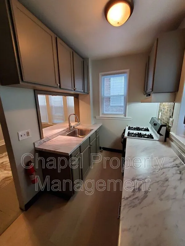 2 bed, 1.0 bath, 870 sqft, $1,195 — Photo 1